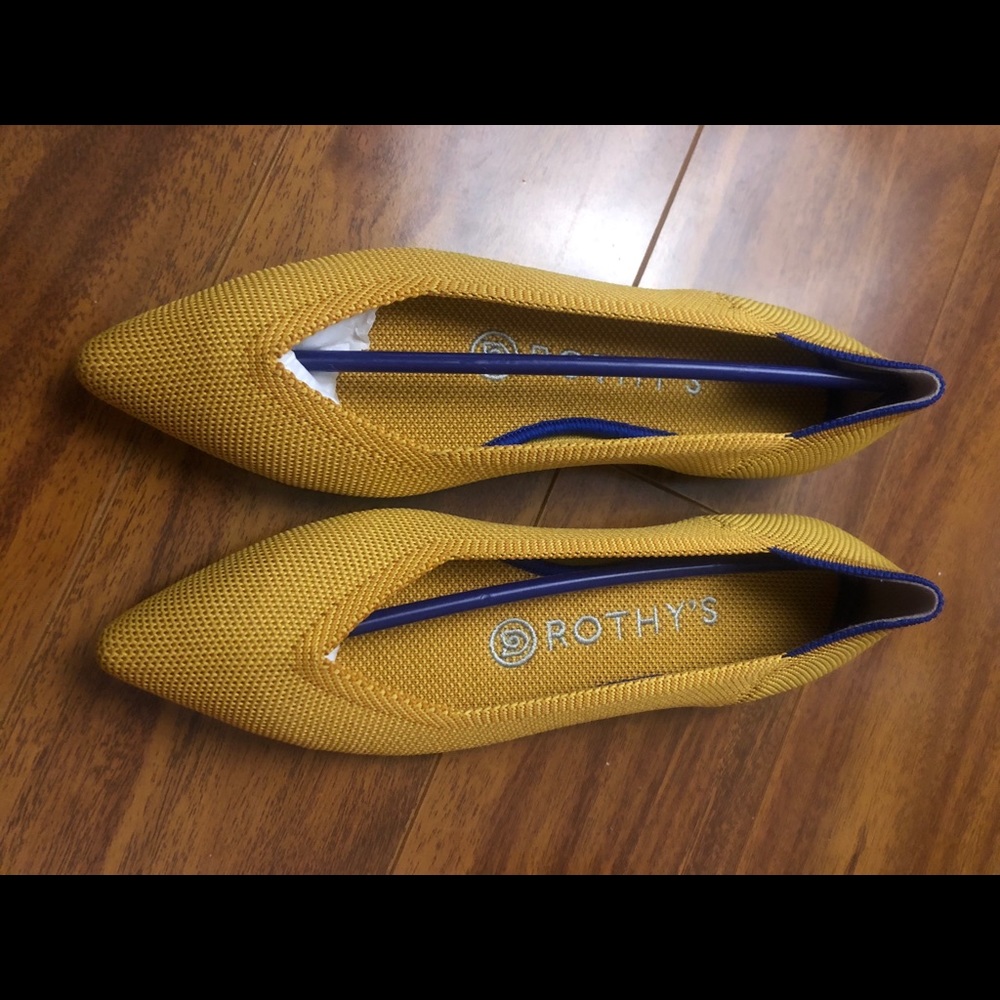 NWOB Rothys Yellow Points Sz 6 Classic